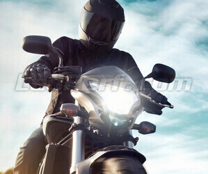 Phare de moto équipé de l'ampoule H7 LED Philips ULTINON Pro6000 homologuée