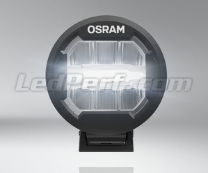 Beleuchtung des Tagfahrlichter LED-Zusatzscheinwerfers Osram LEDriving® ROUND MX180-CB.